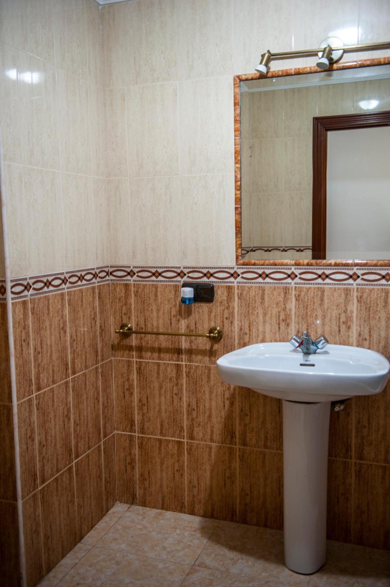 לוסנה Hostal Las Palomas מראה חיצוני תמונה