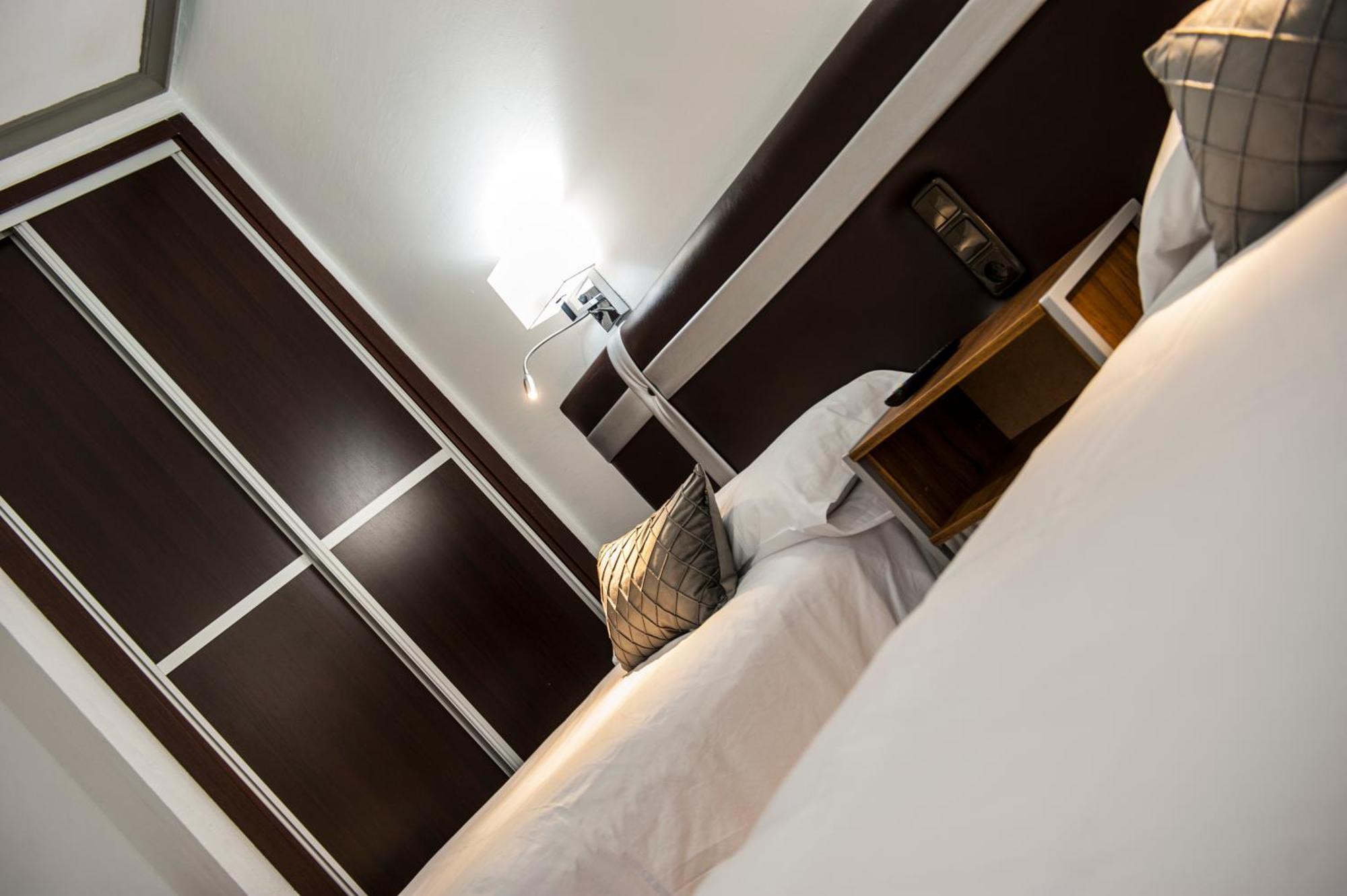 לוסנה Hostal Las Palomas מראה חיצוני תמונה