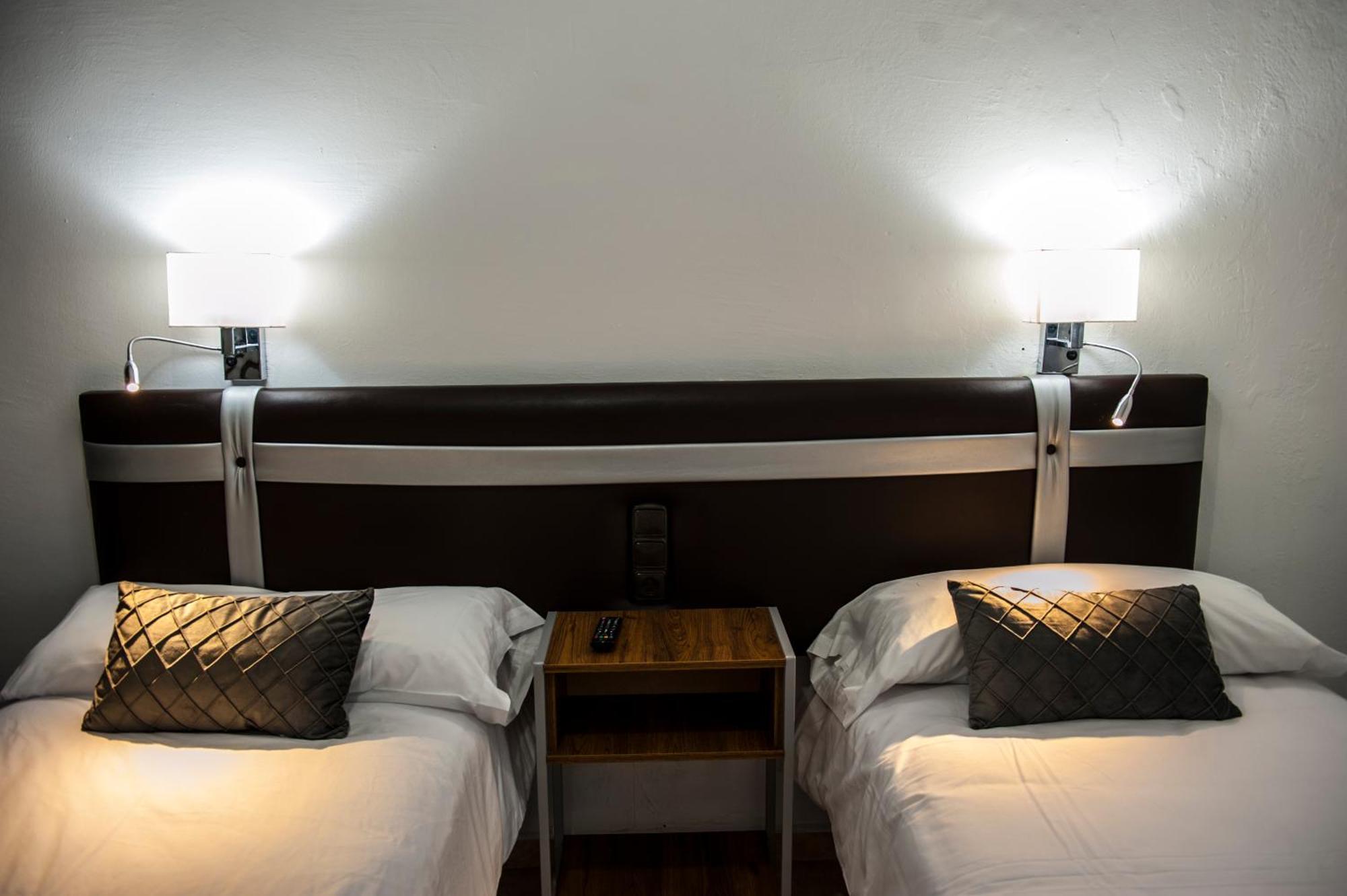 לוסנה Hostal Las Palomas מראה חיצוני תמונה